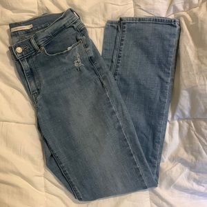 LEVI’S CLASSIC STRAIGHT JEANS